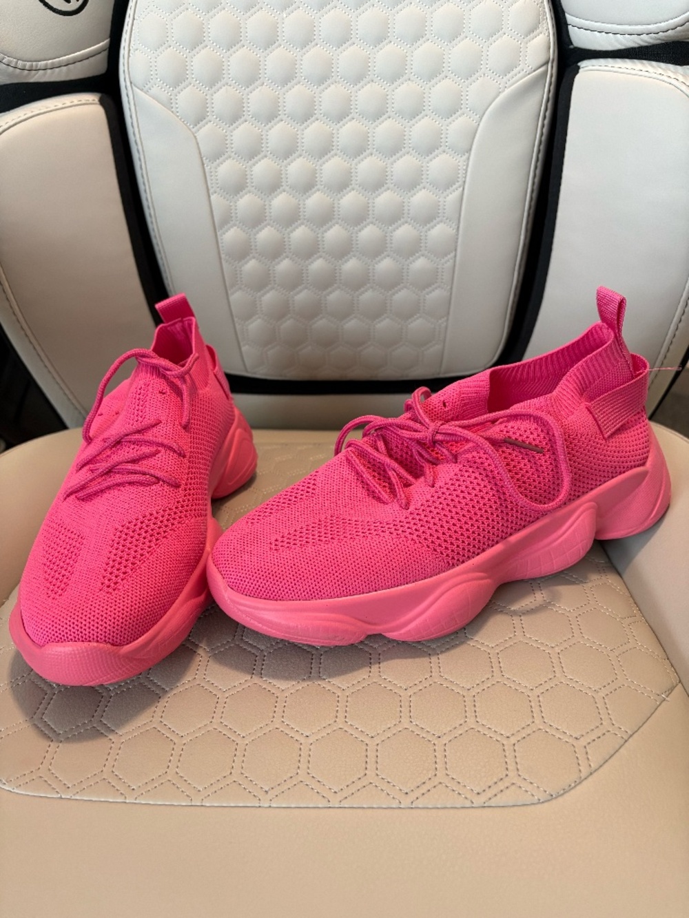 Sneakers in Hot Pink